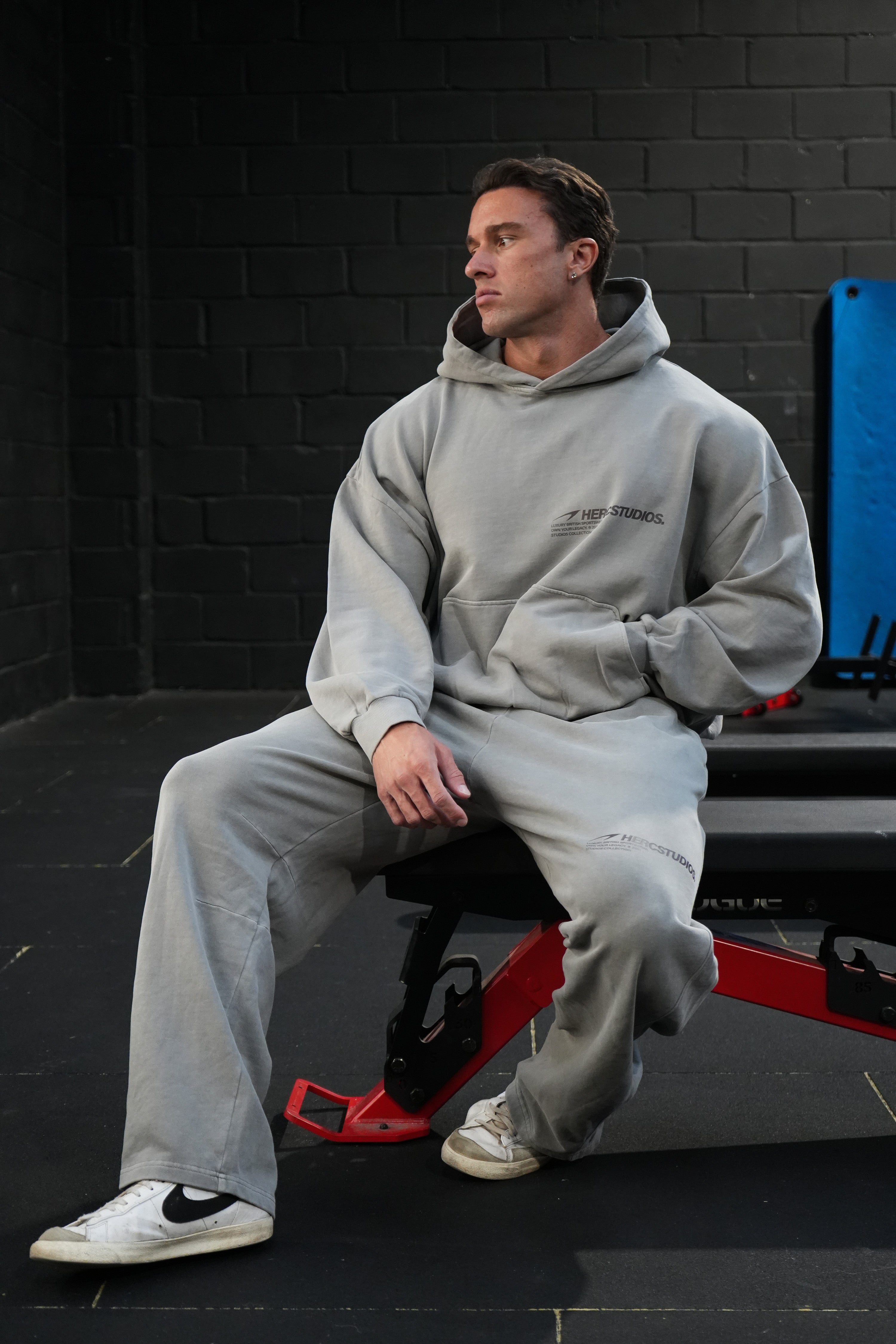 HERCSTUDIOS Boxy Hoodie model fit reference in Light Grey - seated fit