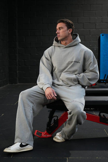 HERCSTUDIOS Boxy Hoodie model fit reference in Light Grey - seated fit