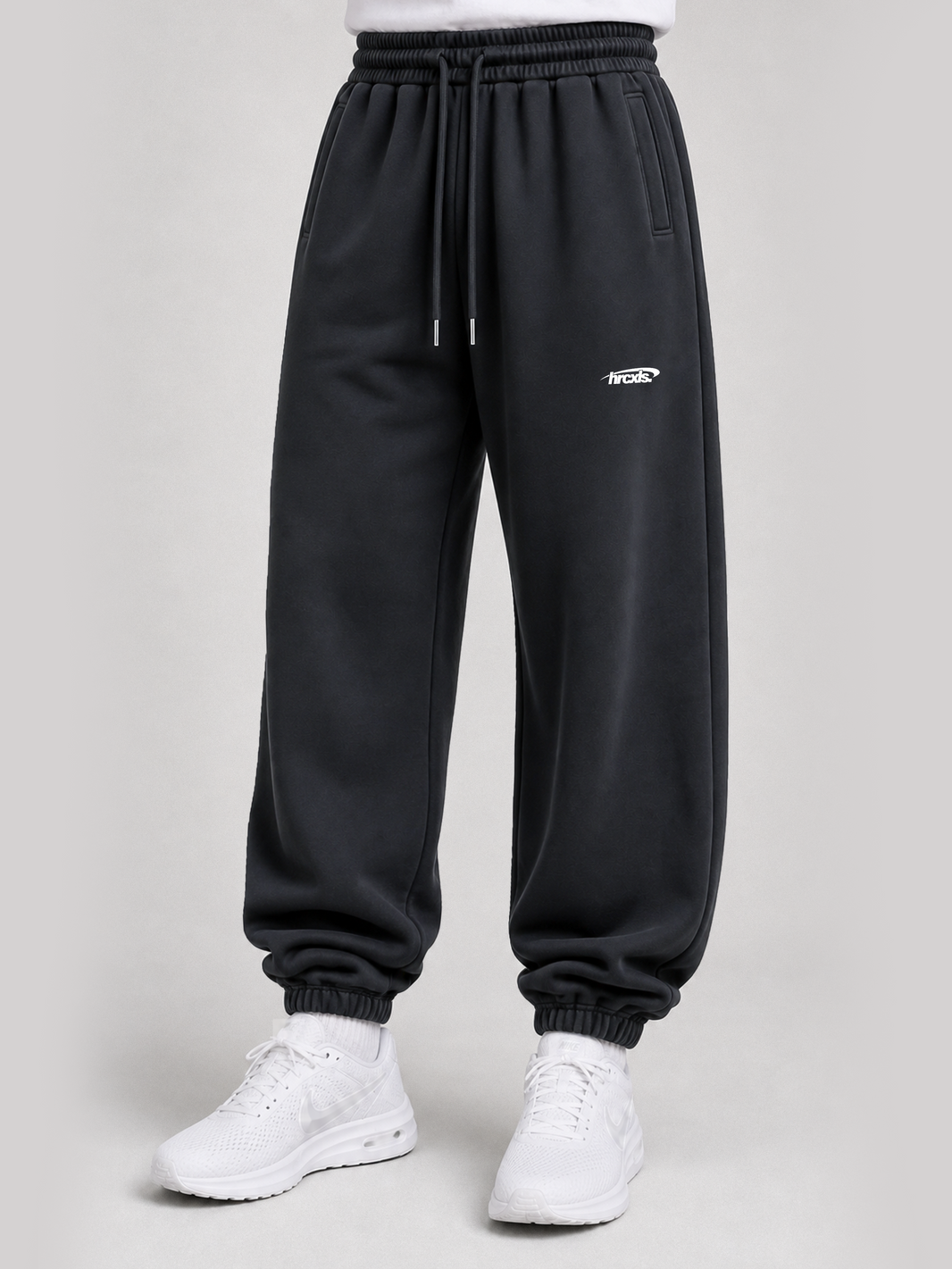 HCX feature detail: Sport Sweatpants - black model