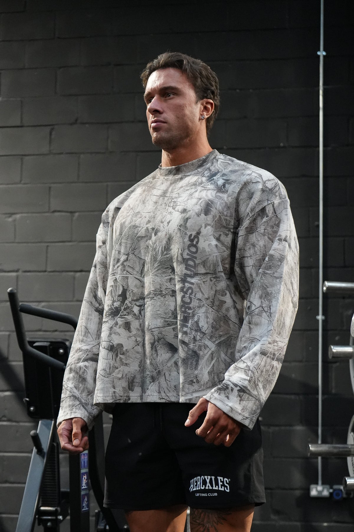 HERCSTUDIOS CAMO LONG SLEEVE - Tree Camo model front view