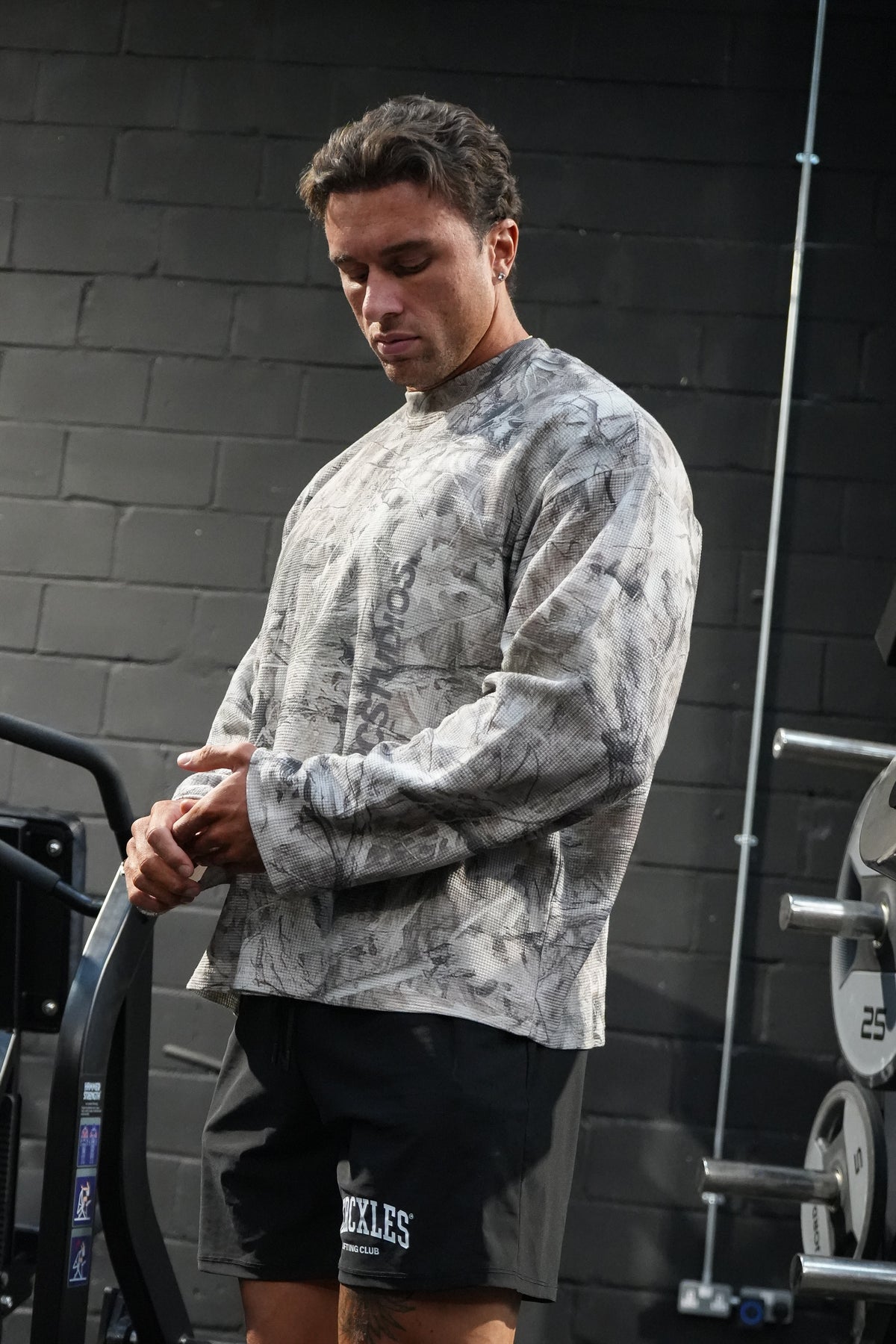 HERCSTUDIOS CAMO LONG SLEEVE - Tree Camo model side view