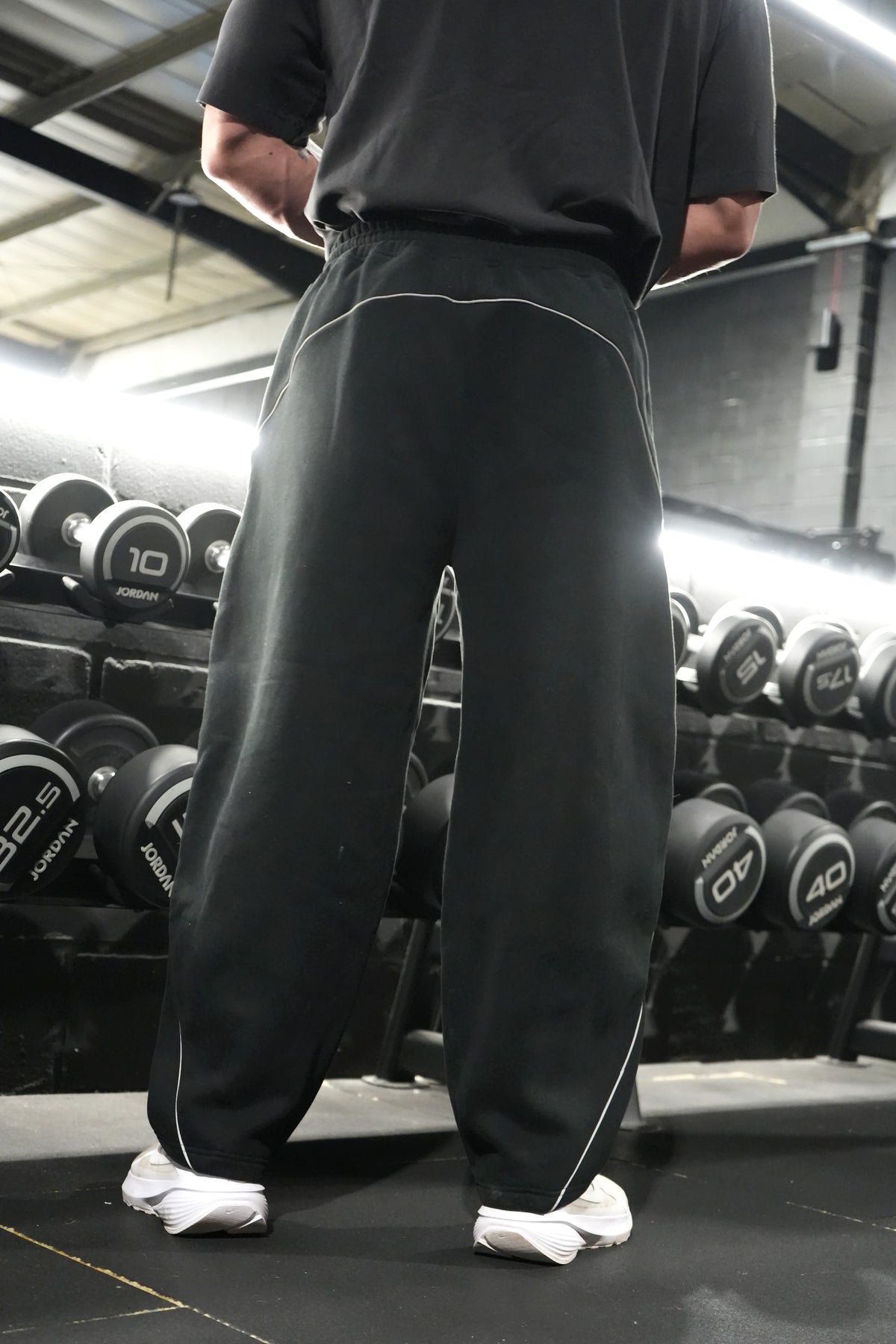 HERCSTUDIOS Reflective Sweatpants - Black back model photo
